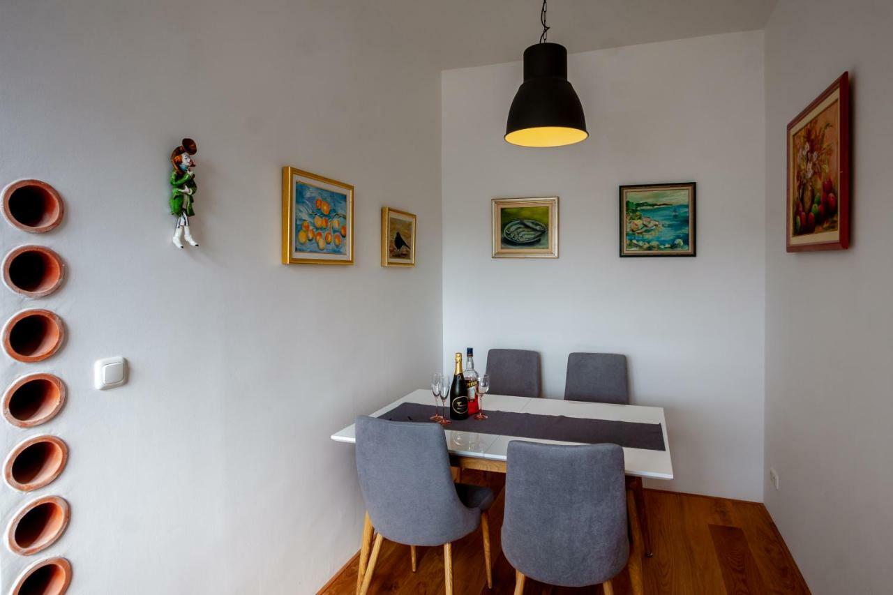 Apartman Colosseum Apartment พูลา ภายนอก รูปภาพ